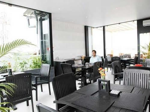 Ar Fontana Bay Aparthotel Pune